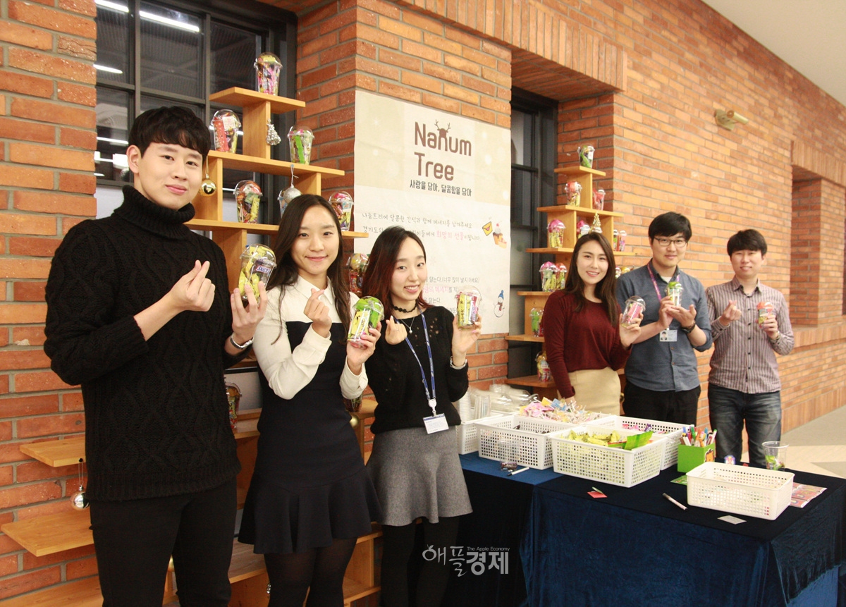 삼성전자, 어린이 1,500명에 크리스마스 선물 전달 < 월드IT < 기사본문 - 애플경제