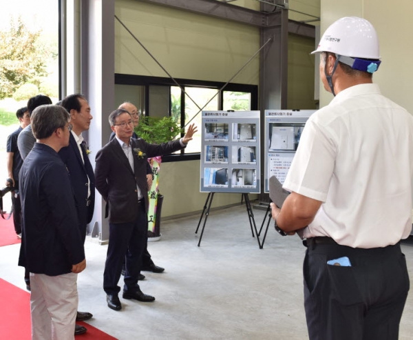 화재보험협회 지대섭 이사장, 방재시험연구원 감종훈 원장 등 관계자들이 국내 최대 열관류시험장치 준공식에 참석했다./사진=한국화재보험협회