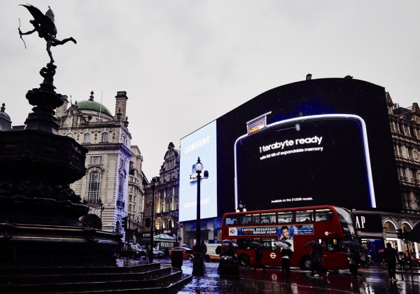 영국 런던 피키딜리 서커스 옥외광고 모습 / 제공=삼성전자