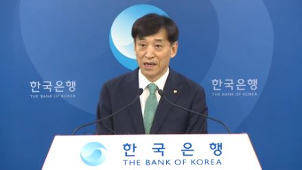 지난 8월 통화정책방향 관련 총재 기자간담회를 진행하는 한국은행 이주열 총재의 모습./사진=한국은행