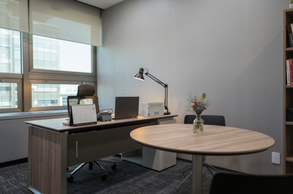 사진은 재택근무 내지 원격근무에 적합하게 꾸민 한 기업체의 1인 전용 사무실로 본문기사와 직접 관련은 없음.