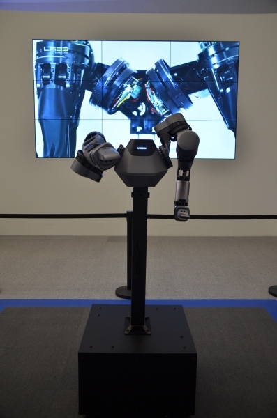 사진은 지난해 디지털 전자전에 출품한 ‘네이버 암비덱스’ 로봇이며, 본문과 직접 관련은 없음.