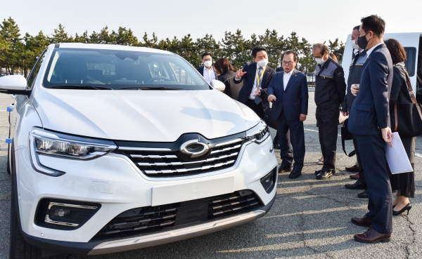 르노삼성자동차를 방문한 오거돈 부산광역시장. 사진제공=르노삼성자동차