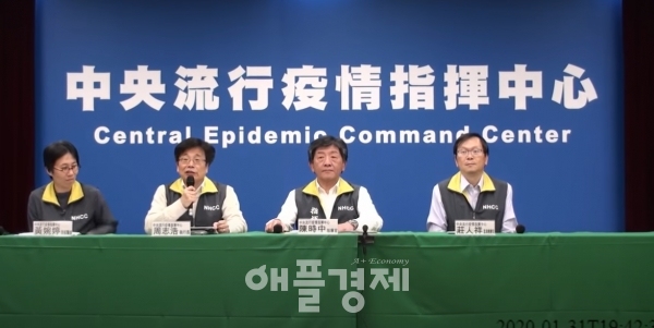 대만 중앙 유행 전염병 방역 지휘 본부가 매일 2차례 기자회견을 열고 있다.