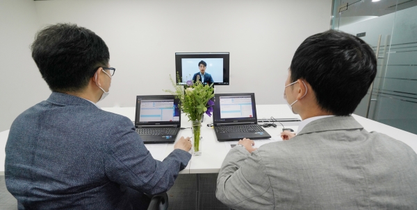 롯데건설이 상반기 채용 면접을 온라인 화상 면접으로 진행하고 있다. 사진제공=롯데건설