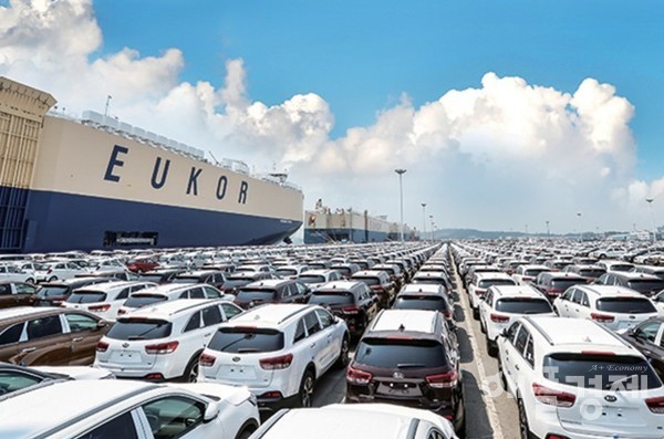 국내에서 생산된 자동차들이 해외 수출을 위한 선박 선적을 앞두고 대기 중이다. (사진=현대차)