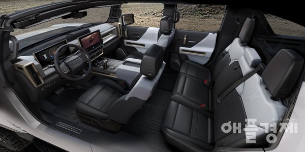 허머 EV 실내 (사진=GM)