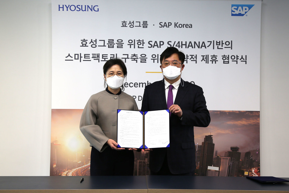 효성ITX는 8일 판교에 위치한 SAP 디자인 앱하우스(SAP Design App Haus)에서 SAP코리아와 스마트팩토리 솔루션 구축을 위한 MOU를 체결했다고 밝혔다. (사진=효성ITX)
