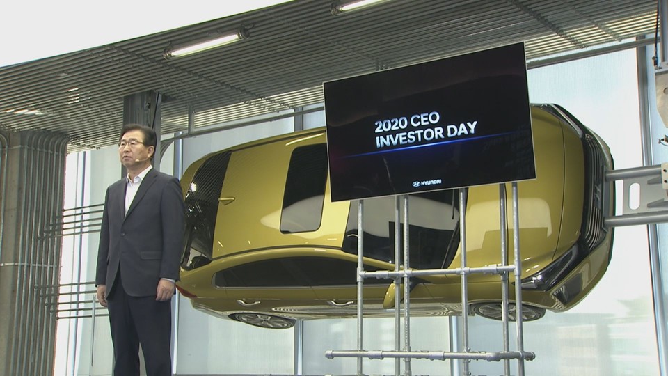 현대차 이원희 사장이 2025 전략을 발표하고 있다. (사진=현대자동차)