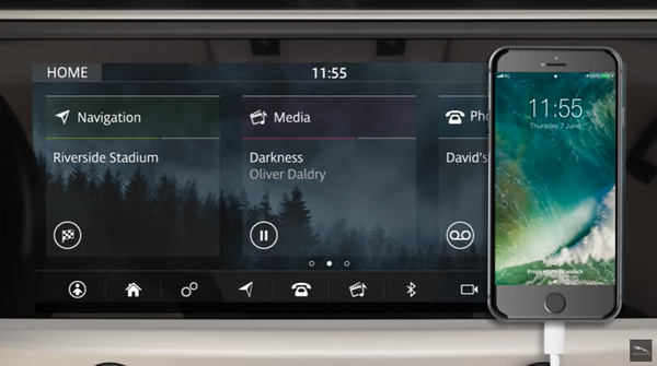 재규어(JAGUAR)의 애플 카플레이 (출처=재규어 공식 유튜브 채널)