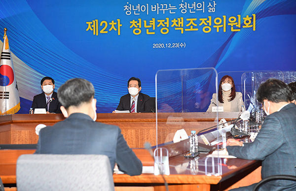 정세균 국무총리가 23일 정부서울청사에서 열린 제2차 청년정책조정위원회를 주재하고 있다. (사진=국무조정실)