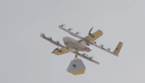 호주 퀸즐랜드 로건 지역 주민들에게 드론 배달 서비스를 하고 있는 구글 알파벳의 자회사 윙(Wing). (출처=윙 공식 유튜브 채널)