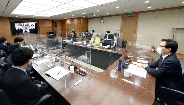 KOTRA가 지난 18일부터 이틀간 ‘2021년 해외지역본부장 회의’를 개최했다. 올해는 전 세계 지역본부장 10명과 본사 주요 부서장들이 화상으로 참여했다./사진=코트라
