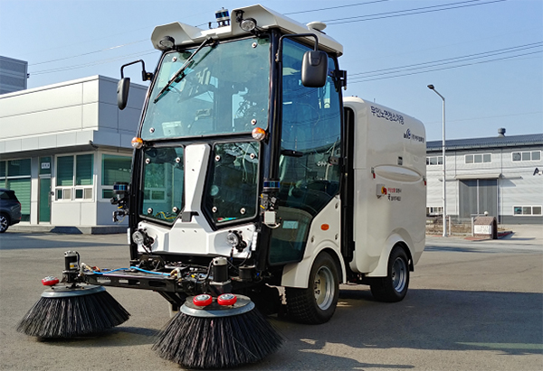 무인 노면 청소차(사진=중소벤처기업부)