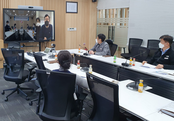 동서발전은 17일 디지털융합기술원에서 ‘블록체인 기법을 활용한 사물인터넷(IoT) 보안성 강화 알고리즘 개발 및 구현’ 연구과제의 최종 발표회를 개최했다. (사진=한국동서발전)