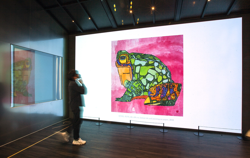 SKT 을지로 본사 미디어 월에 전시된 작품의 모습 (제공=SK텔레콤)