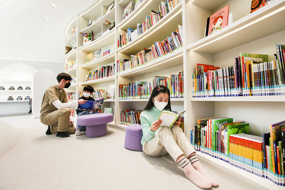 SKT가 아이들이 자유롭고 흥미롭게 영어를 배우고 ICT 서비스들을 활용해 볼 수 있는 복합 체험 공간인 ‘ZEM 플레이스(ZEM PLAYS)’를 선보인다. (제공=SK텔레콤)