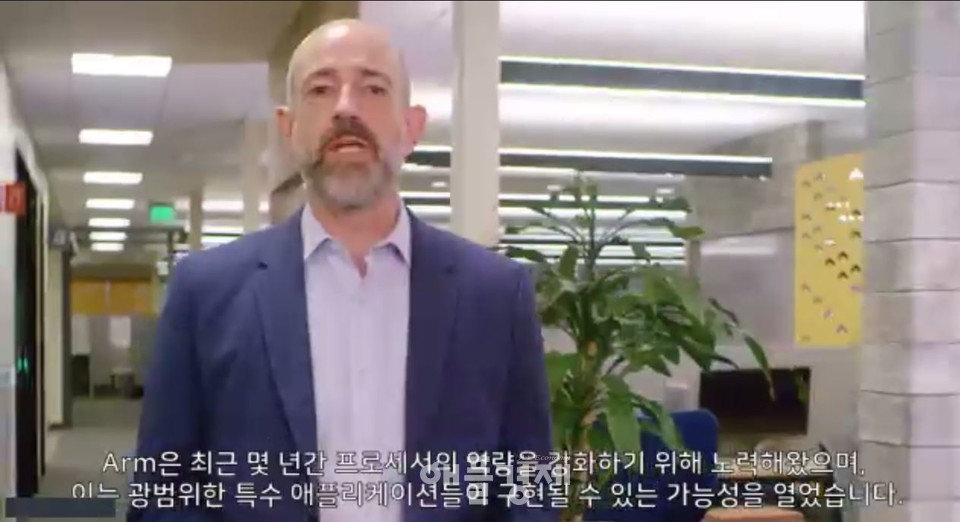 사이먼 시거스 암 최고경영자. (사진=Arm 비전데이 영상 캡처)
