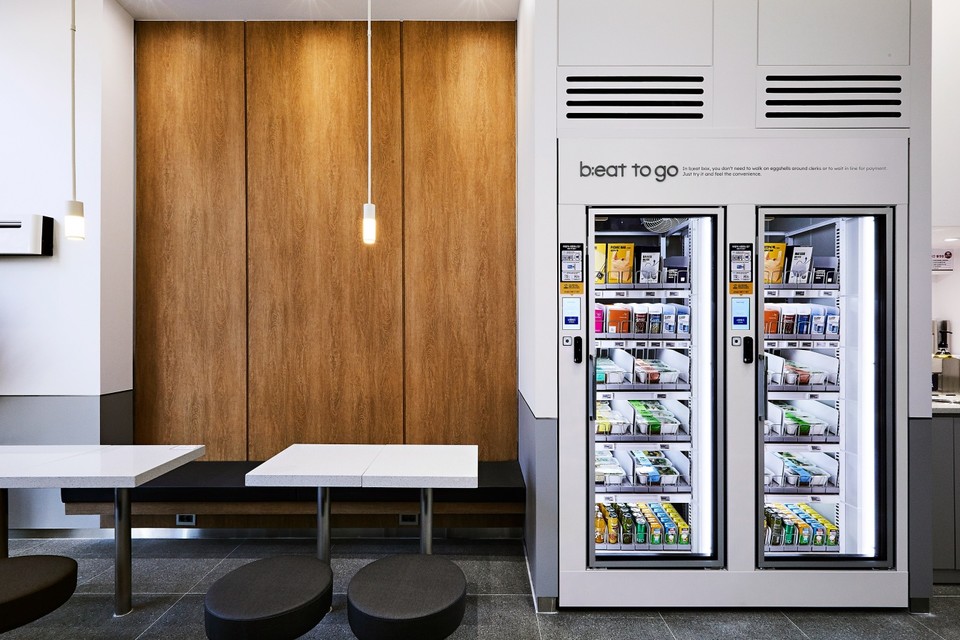 비트박스 판교테크노점 내부_ 비트투고(b;eat to go) 스마트선반과 대기공간 (제공= 비트코퍼레이션)