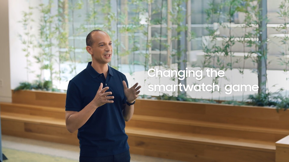 무선사업부 CX실장 패트릭 쇼메 부사장이 ‘원 UI 워치’를 소개하는 모습 (제공=삼성전자)