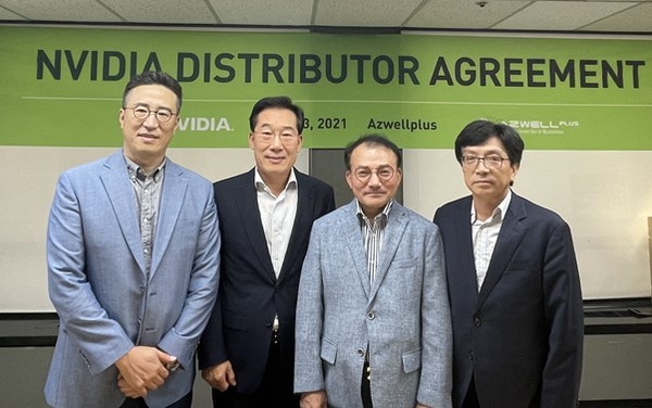 에즈웰플러스는 엔비디아와 한국 총판 계약을 체결했다. 계약 체결 후 관계자들이 기념사진을 찍고 있다. 왼쪽부터 전응선 엔비디아코리아전무, 이기호 에즈웰플러스대표, 유응선 엔비디아코리아대표, 김석복 에즈웰플러스부사장 (제공=에즈웰플러스)
