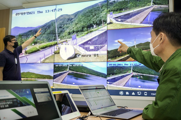 사진은 SK텔레콤과 한수원이 구축한 5G기반 통신 솔루션 가동 장면으로 본문 기사와 직접 관련은 없음.