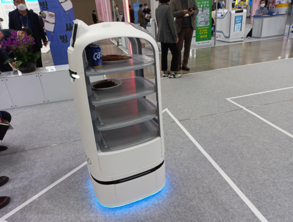 '2021로보월드'에 출품된 생활로봇.