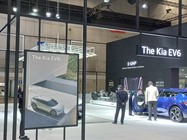 사진은 '2021서울모빌리티쇼'에 출품된 기아 EV6 홍보 부스 전경.