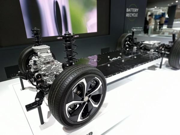 사진은 '2021서울모빌리티쇼'에 출품된 기아 전기차 EV6의 프레임.