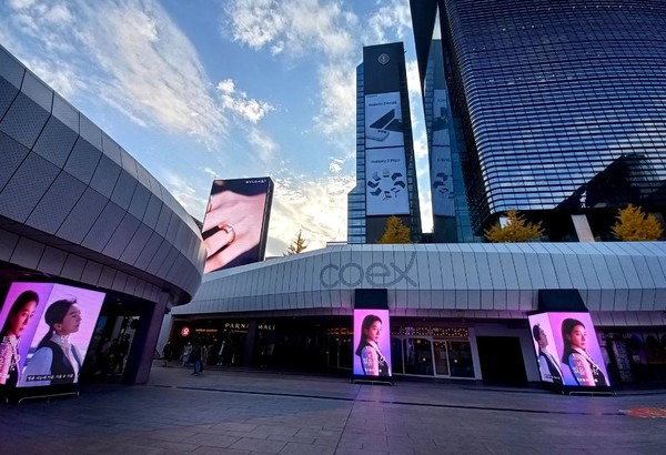 코엑스 주변에 설치된 디지털사이니지.
