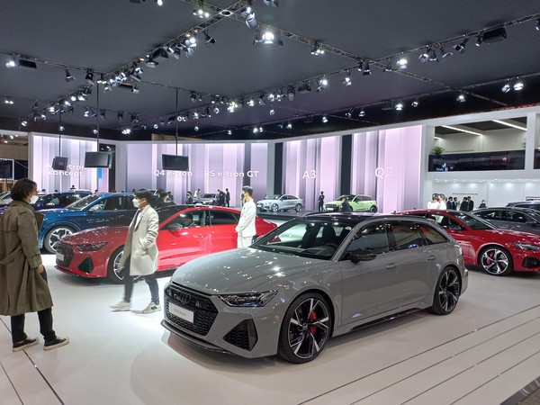 사진은 '2021서울모빌리티쇼'에 전시된 각국 차량들.