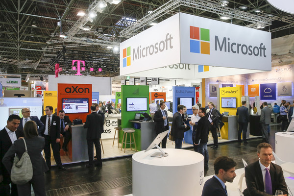 사진은 유럽 최대의 전기전자박람회인 '유로시스 2019'의 모습으로, 마이크로소프트 등 빅테크들이 두루 참여하고 있다.