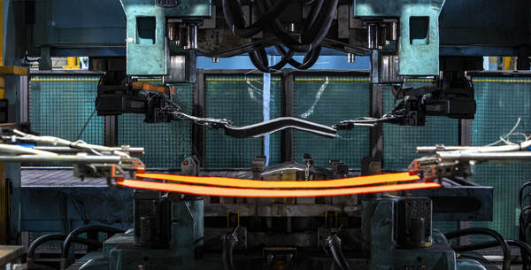 현대제철에서 생산 중인 자동차용 고강도 핫스탬핑 부품