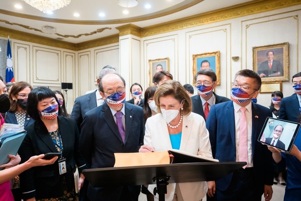 (중) Legislature 방문 사진제공: Legislature