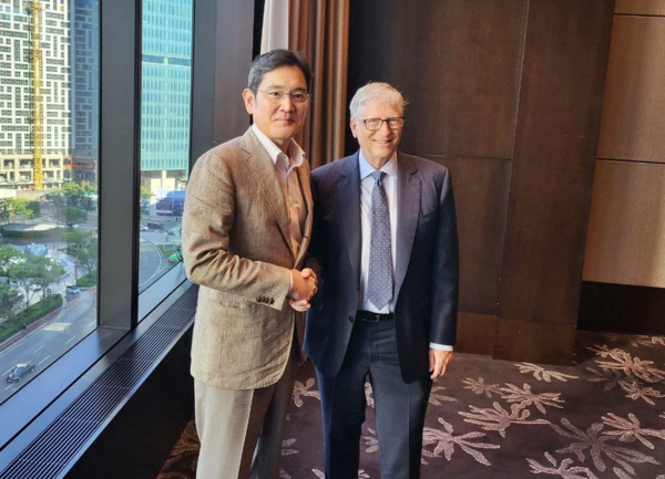 ▲지난 16일 이재용 삼성전자 부회장과 한국을 방문한 빌 게이츠 게이츠재단 이사장이 만나 글로벌 사회공헌활동에 대한 의견을 교환했다.(사진제공=삼성전자)