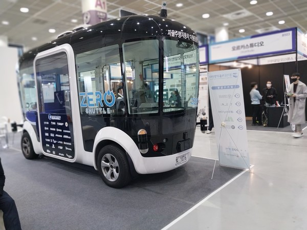 12일부터 코엑스에서 열리고 있는 '2022 스마트모빌리티물류전시회'에 출시된 자율주행차량.