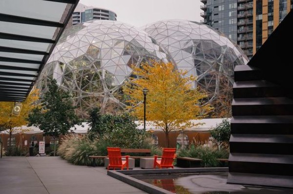 미국 시애틀에 있는 아마존 본사 전경. 아마존은 1만여 명 이상의 직원을 감원할 것이라고 발표했다.(사진='월스트리트 저널')