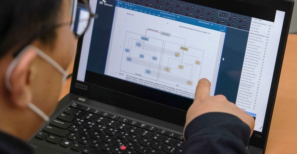 사진은 양자컴퓨팅 원리를 탐구하는 모습으로 본문과는 직접 관련없음.