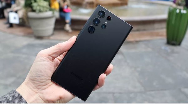 갤럭시 S22의 이미지. S22단점을 보완하고 개선한 신제품 S23에 대한 사전 정보가 유출되고 있다. 이 제품군은 오는 2월 삼성 '언팩'에서 첫선을 보인 뒤 출시될 것으로 보인다.(사진=삼성전자)