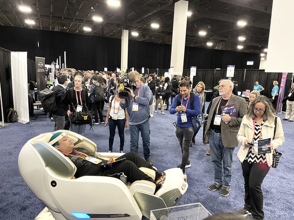 한 국내 기업이 'CES 2023' 전시장에서 자사 제품을 선보이며 관심을 끌고 있다.(사진=바디프렌드)