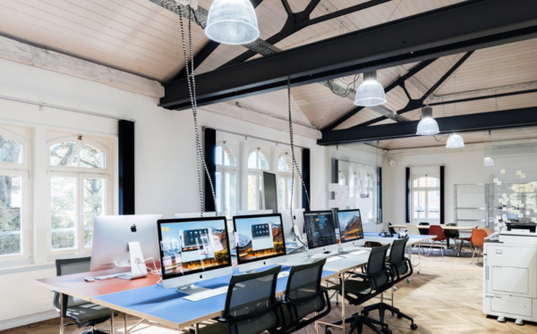 로젠베르그 학교의 '크리에이티브 랩'. 이 공간에서 학생들은 디지털 교육을 받는다. 사진출처 = 로젠베르그 홈페이지.