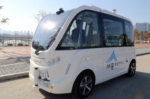 세종시에서 시범 운행되고 있는 자율주행 셔틀 버스.(사진=국토교통부)