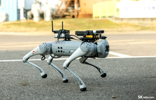 SK텔레콤의 로봇. 사진출처 = SK텔레콤