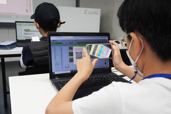학생들의 '코딩' 교육 모습으로 본문과 직접 관련은 없음.