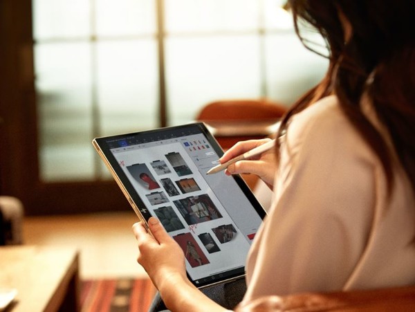 해킹 방지 기능이 탑재된 태블릿 PC 이미지로 본문기사와는 직접 관련이 없음.(사진=서울 구로구청)