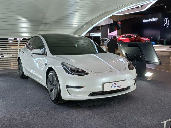 '2022 국제 모빌리티쇼'에 출품된 테슬라 차량.