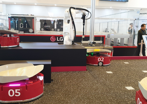 LG CNS의 로봇.