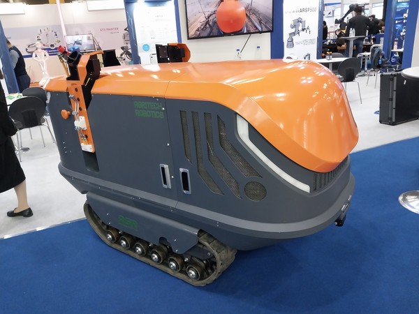 '2022 로보월드'에 등장한 대형 진공청소로봇기로서 본문 기사와는 직접 관련이 없음.