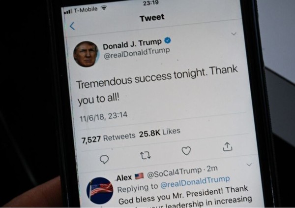트럼프는 트위트에 지난 2018년 대선 개표 결과 승리했던 순간을 올렸던 글을 리트윗하기도 했다. (사진=게티 이미지)