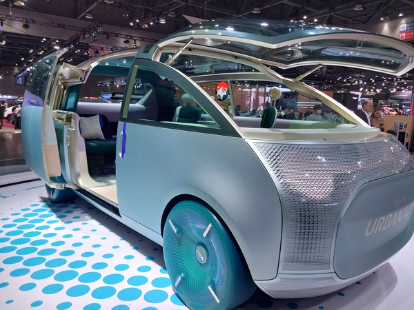 '미니'의 전기차 모드를 기반으로 한 미래형 콘셉트카.